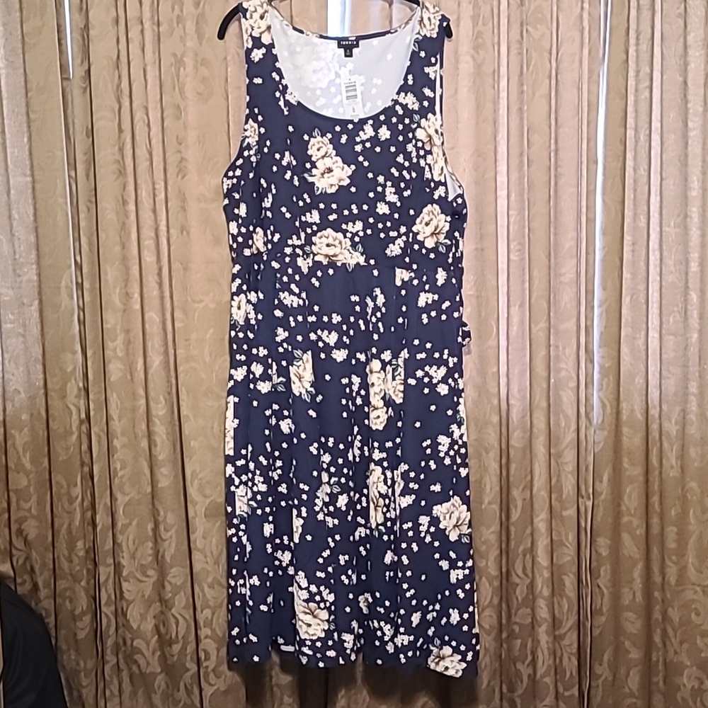 Torrid dress, size 4 with POCKETS!!! Navy blue with soft beige/brown floral